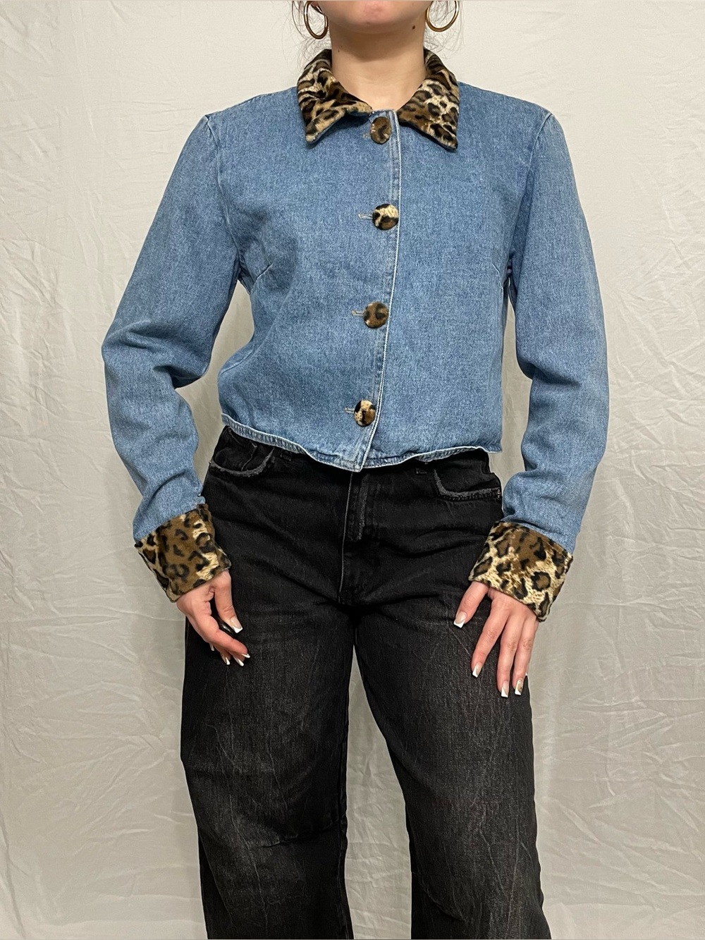 Vintage 90s Women’s Light Blue Denim Jacket with Leopard Fur Trim